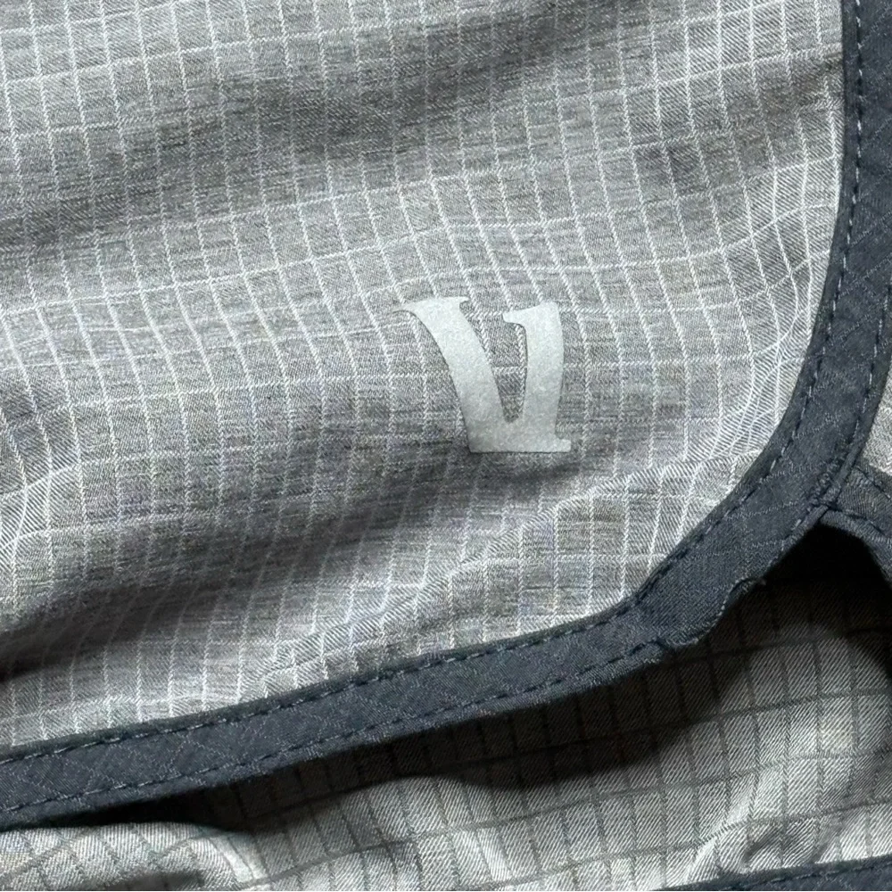 Vuori Banks Shorts 5” Inseam - Picture 4 of 5